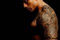 Entre tanta tendencia que viene y va, hay una que parece perdurar a través de los años y que no solo se consagra con ellos si no que se va masificando a medida que su connotación cultural se expande. Tatuajes y tatuadores, una visión más de un auge sin vencimiento.