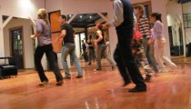 Un nuevo concepto en gimnasios se instaló en Loma Verde: Multiespacio Itanù exhibe un estilo arquitectónico particular que integra el entorno natural. Tiene escuela de circo, novedosas gimnasias y varios talleres.