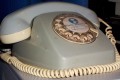 Hace ya varios años conocí a un hombre, en Ingeniero Maschwitz, que si lo llamaba por teléfono a eso de las ocho de la noche atendía diciendo: “¡Hola, Susana!”. Nunca lo llamó Susana Giménez, pero esta anécdota viene a cuento del reciente cambio de numeración de los teléfonos, que resultó más traumático de lo pensado. ¿O no?