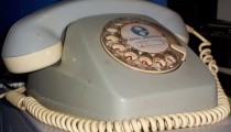 Hace ya varios años conocí a un hombre, en Ingeniero Maschwitz, que si lo llamaba por teléfono a eso de las ocho de la noche atendía diciendo: “¡Hola, Susana!”. Nunca lo llamó Susana Giménez, pero esta anécdota viene a cuento del reciente cambio de numeración de los teléfonos, que resultó más traumático de lo pensado. ¿O no?