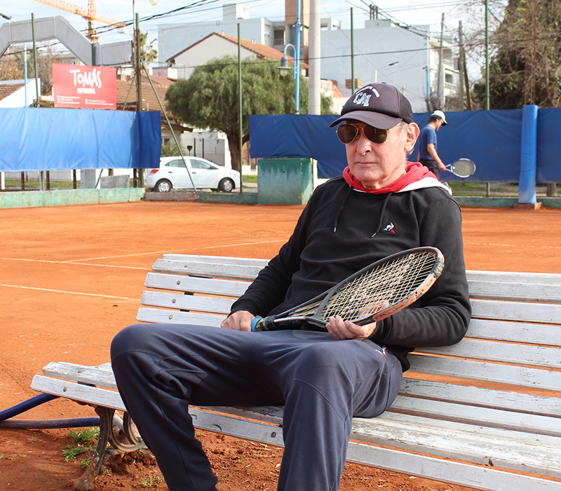 Rubén González