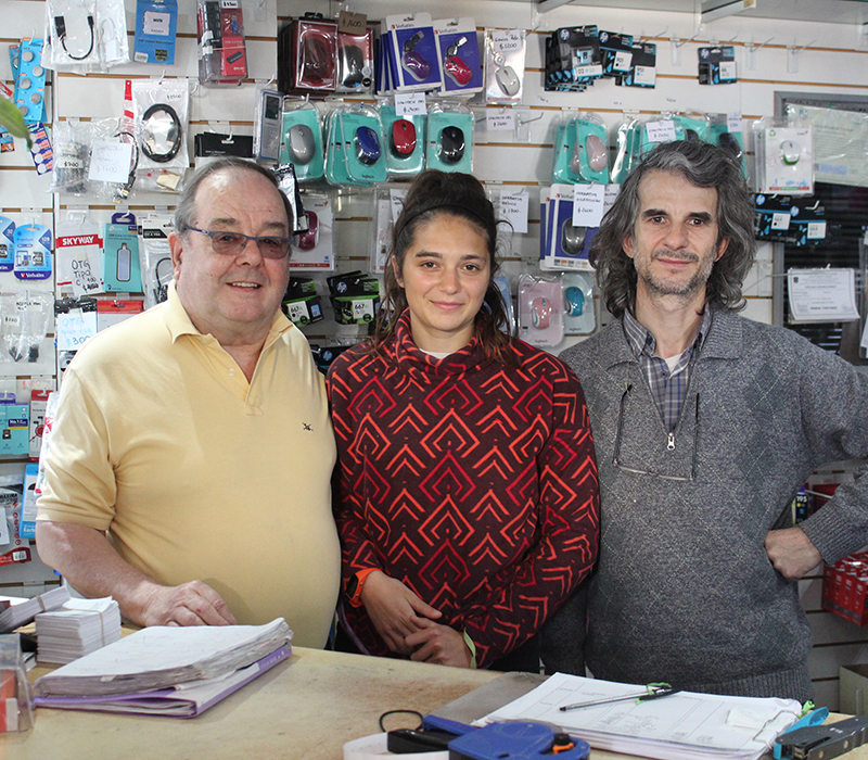 Hector Nieves junto a sus hijos