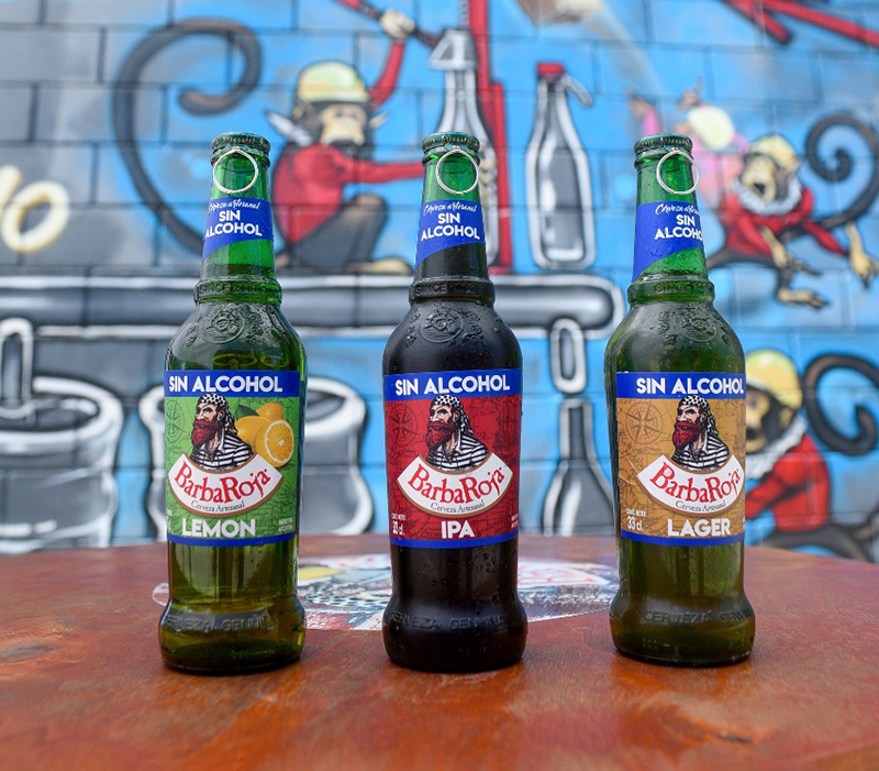 Botellas de BarbaRoja sin alcohol, variedades lemon, ipa y lager