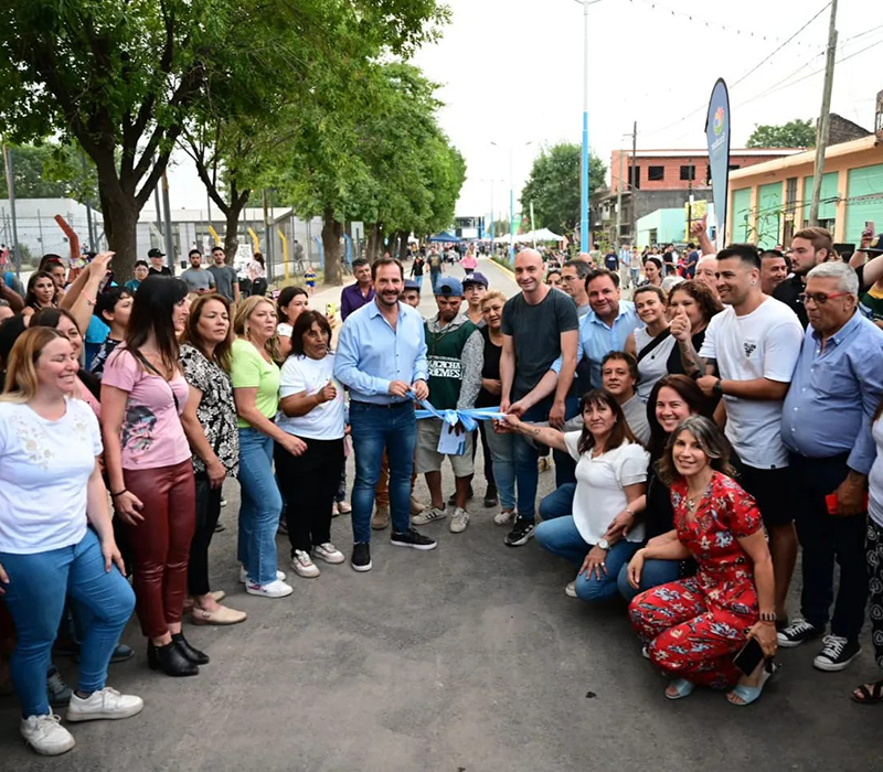 sujarchuck junto a vecinos de Savio