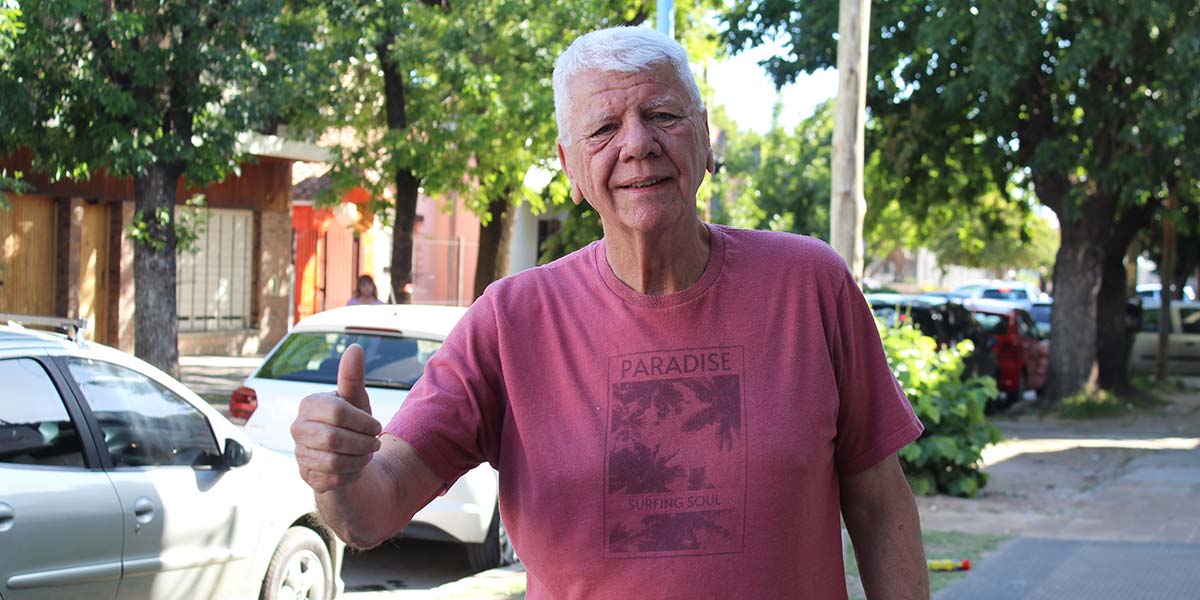 Gadda pulgar en alto