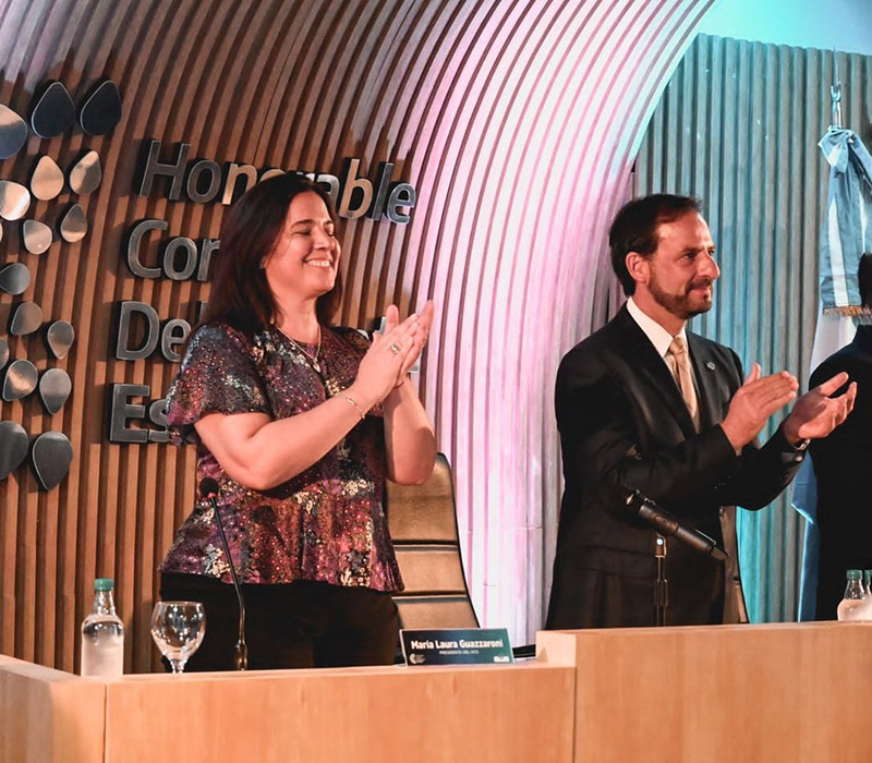 Laura Guazaroni junto a Sujarchuk en la apertura de sesiones en el nuevo HCD de Escobar