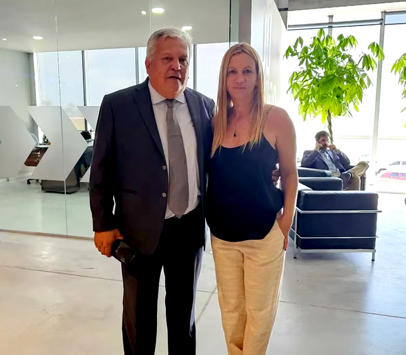 ortiz y su mujer en las nuevas oficinas de Pixart