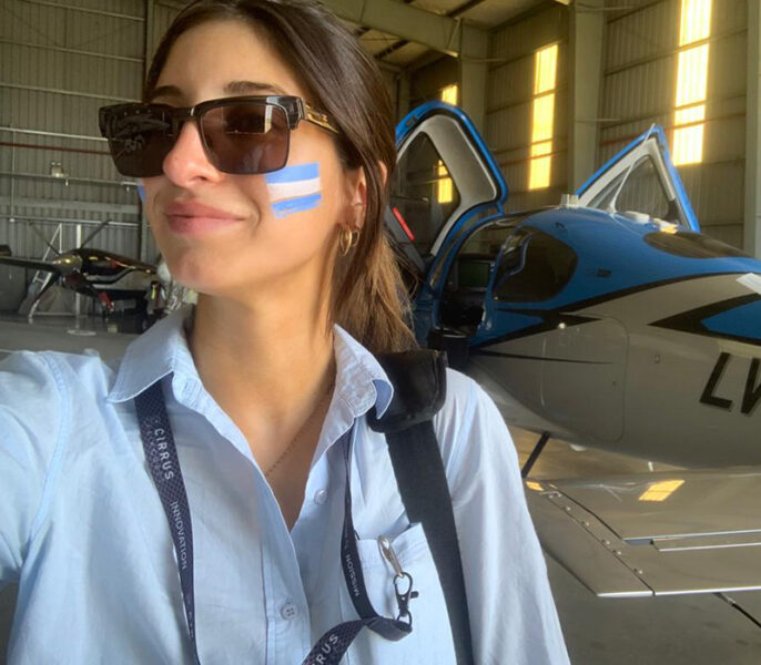 AVIADORA