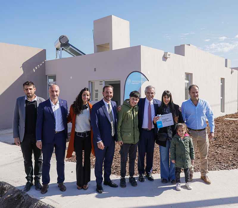entrega de viviendas junto al presidente Alberto Fernandez