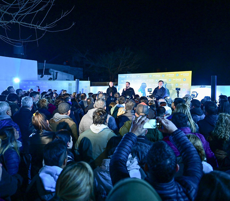 festejo oficialista luego del triunfo de las PASO 2023