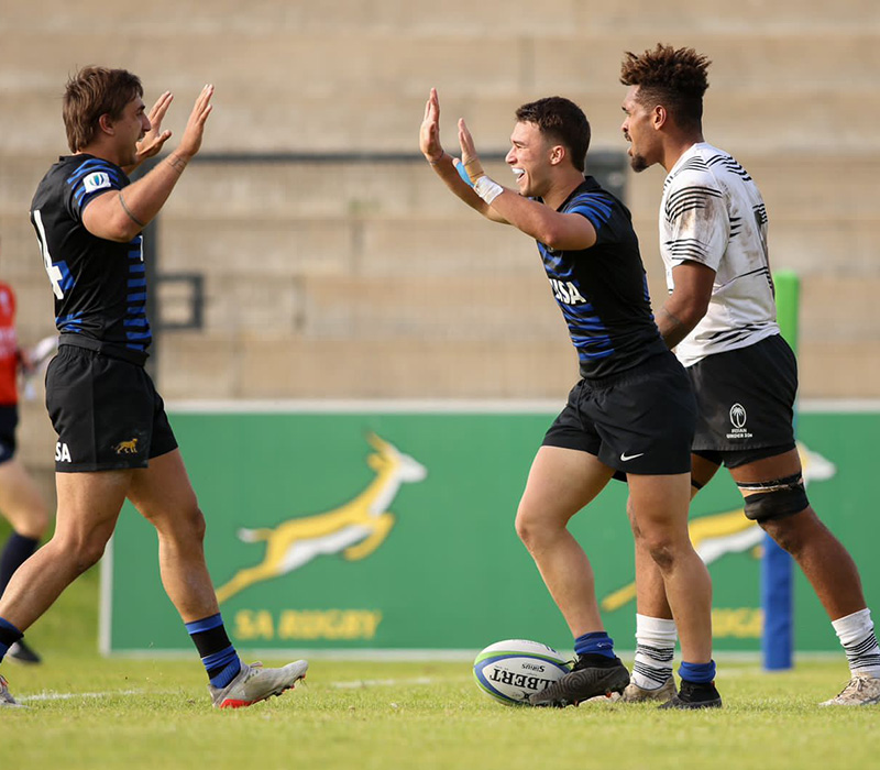 Tomás Di Biase festeja su try