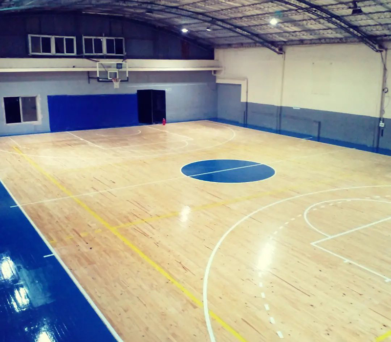 cancha de parquet del Club Boca del Tigre