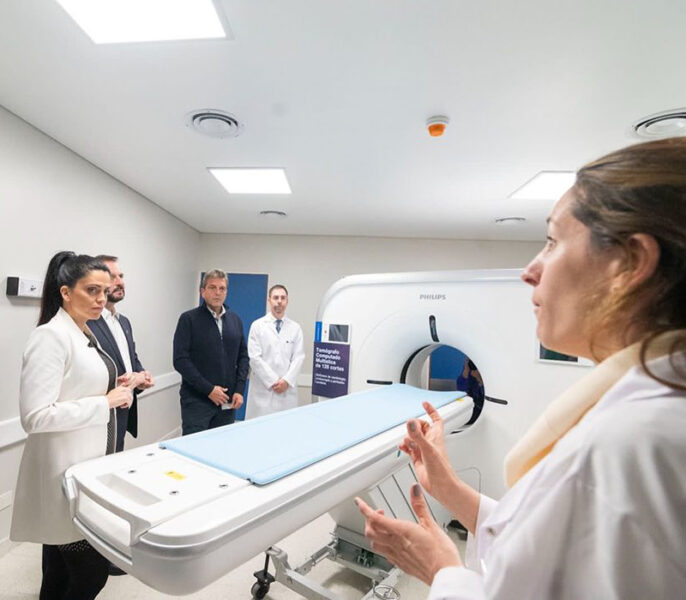 las autoridades recorren el flamante Hospital del Bicentenario