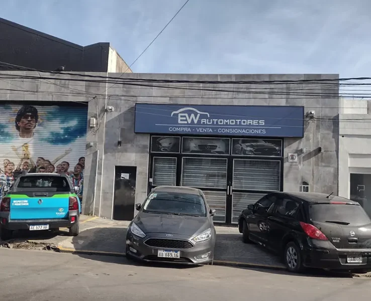 un móvil municipal fue a inspeccionar el local de la concesionaria