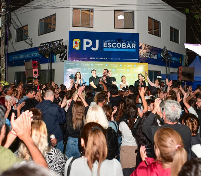 reunion en la noche del 22 de octubre para festejar el triunfo de Sujarchuk